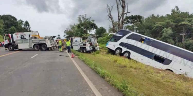 Acidente na BR-277 envolvendo ônibus deixa 7 mortos e pelo menos 23 feridos
