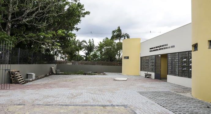Escolas municipais e famílias se organizam para o início do ano letivo no dia 14
