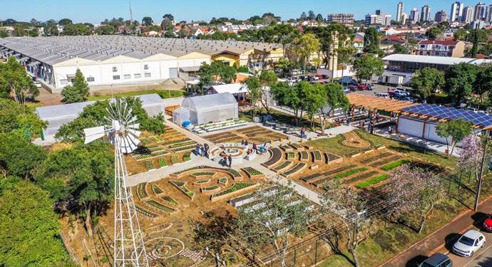 Fazenda Urbana de Curitiba terá piquenique com a Família Folhas neste sábado