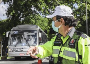 Trecho de rua no bairro Portão terá sentido único a partir desta sexta-feira