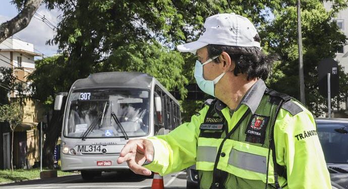 Trecho de rua no bairro Portão terá sentido único a partir desta sexta-feira
