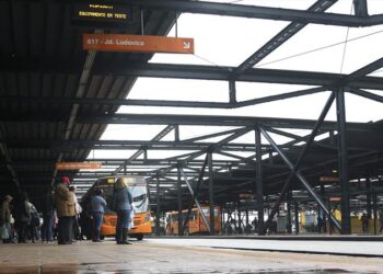 Linha de ônibus passa a ligar os terminais Pinheirinho e Sítio Cercado