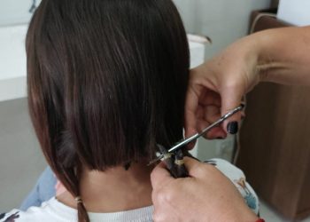 Mulheres privadas de liberdade doam os cabelos para pacientes em tratamento contra o câncer