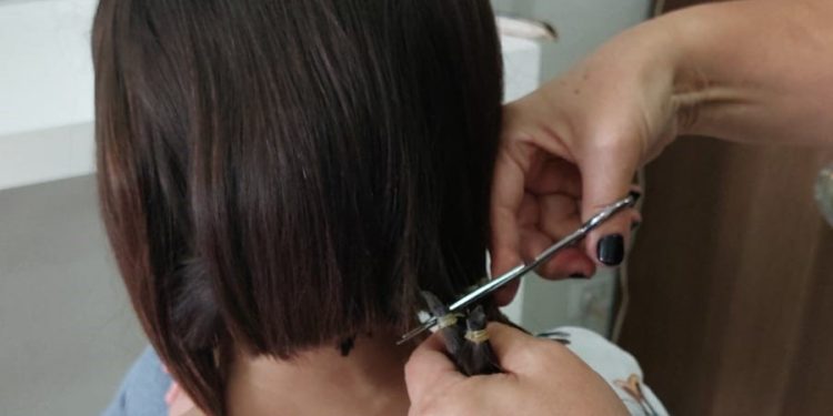 Mulheres privadas de liberdade doam os cabelos para pacientes em tratamento contra o câncer