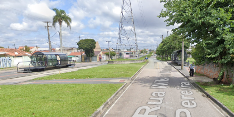 Idoso é esfaqueado em assalto dentro de ônibus em Curitiba
