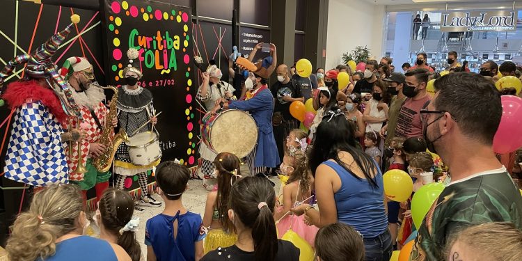 Shopping Curitiba anuncia bailinho de Carnaval gratuito, com bandas e brincadeiras