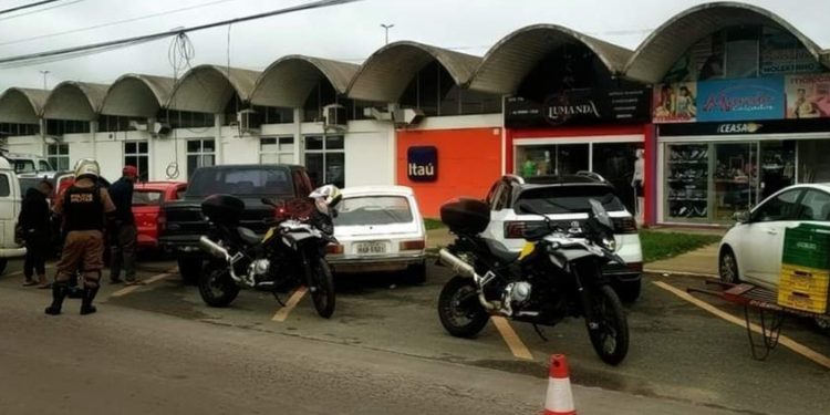 Equipes da PM não dão paz para “zé droguinhas” na CEASA de Curitiba; comerciantes elogiam o trabalho