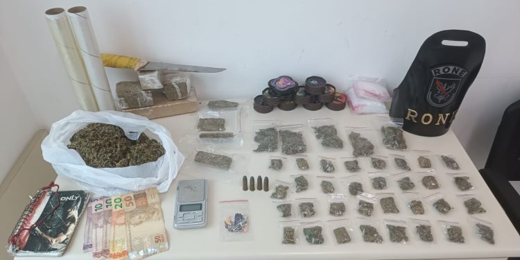 RONE detém casal e apreende maconha e LSD no litoral do Paraná