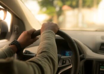 Conta falsa permite que motorista de app banido continue dirigindo