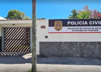 Mulher se joga de carro de app após motorista mudar a rota e falar que levaria ela para um ‘lugar bonito para chorar melhor’