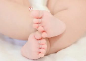 Recém-nascida morre após ser estuprada; pai foi preso no enterro