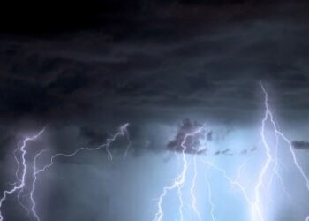 Homem morre após ser atingido por raio no Paraná