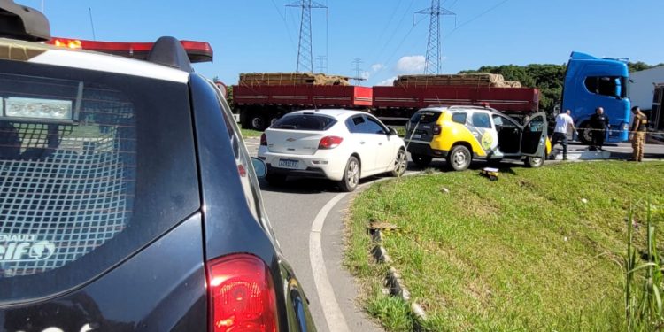 Homem é encontrado morto com tiros na cabeça em Almirante Tamandaré