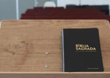 Homem é preso no Paraná após agredir esposa com bíblia