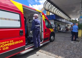 Homem é baleado em assalto em pátio de posto de combustíveis em Curitiba