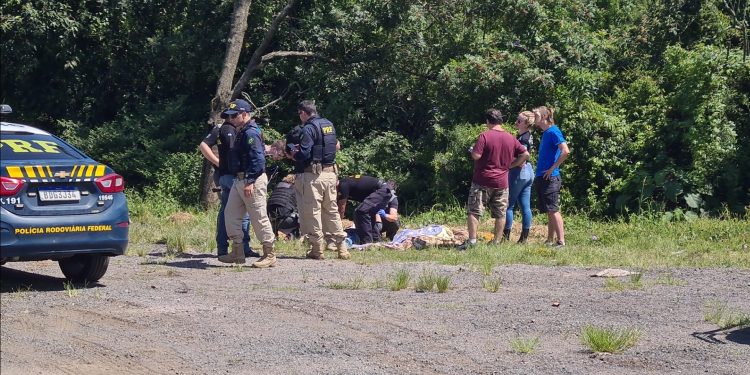 Corpos de casal são encontrados enrolados em cobertas no Contorno Leste em Curitiba