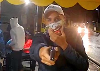 Criminosos aterrorizam e atiram durante assalto a barraca de cachorro-quente em Colombo, veja o vídeo