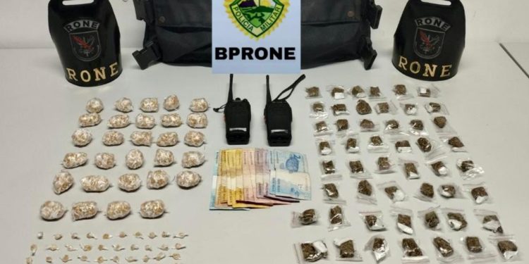 RONE apreende crack, maconha, rádio comunicador e colete balístico em Campo Largo