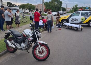 Motociclista fica gravemente ferido em colisão contra van na CIC