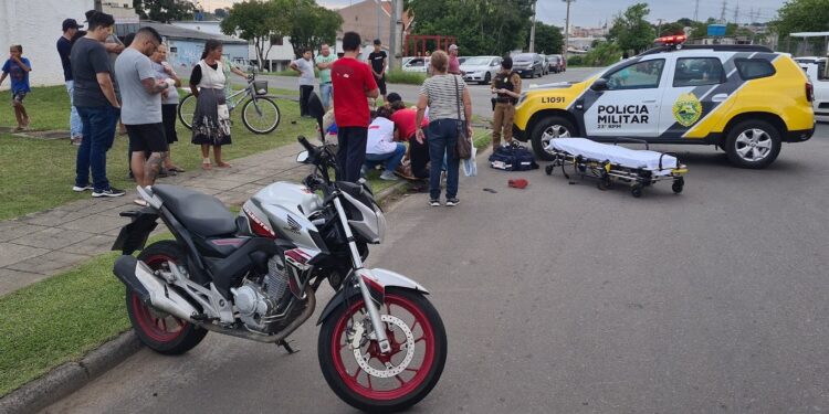 Motociclista fica gravemente ferido em colisão contra van na CIC