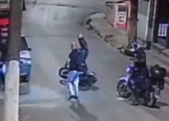 Guarda Municipal flagra assalto, salva vítima e mata dupla de marginais; Veja o vídeo