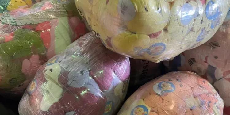 Receita Federal apreende mais de uma tonelada de pelúcias que seriam usadas em máquinas de pegar brinquedos