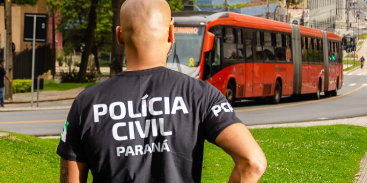 Polícia Civil prende em flagrante homem por perseguição e violência psicológica em Curitiba