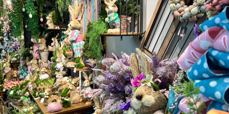 A três meses da Páscoa, comércio de Curitiba inicia as vendas de decoração