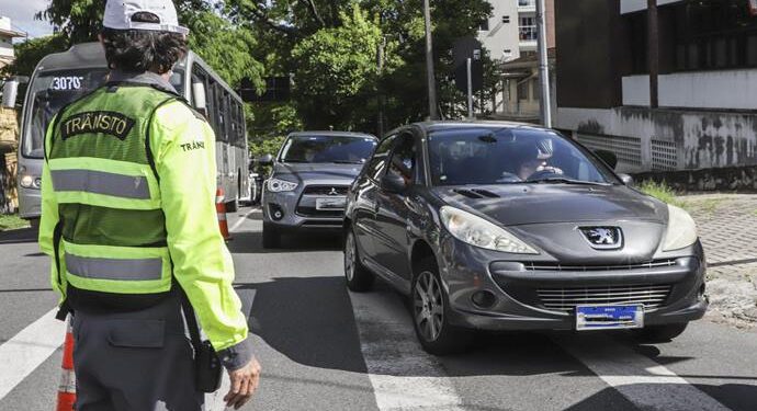 Rua João Negrão terá faixa exclusiva de ônibus a partir desta terça-feira