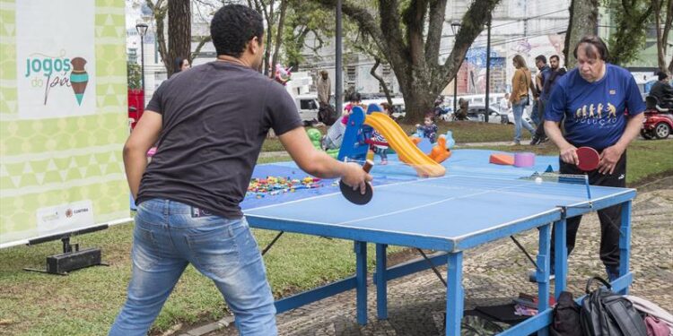 Jogos do Piá levam brincadeiras a cinco regionais de Curitiba neste sábado