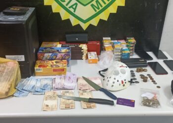 Criminosos são presos em veículo de aplicativo em Curitiba, após assalto em Campo Largo; eles estavam indo comemorar um chá de bebê