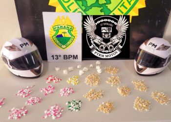 Casal sofre acidente de moto e policial militar encontra porções de crack e cocaína