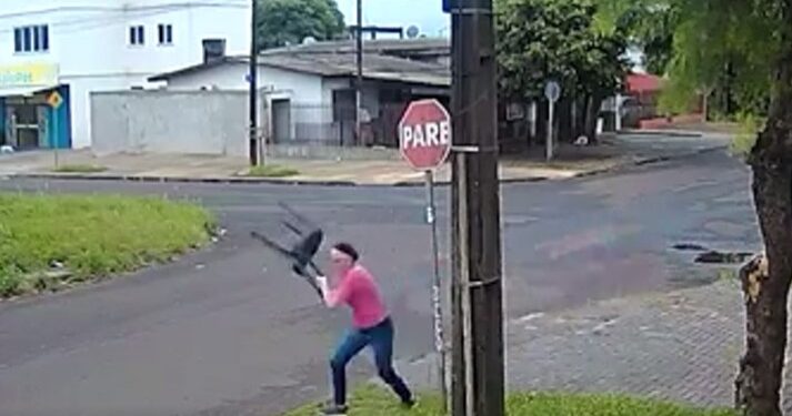 Vítima coloca bandido pra correr durante assalto no Paraná; veja o vídeo