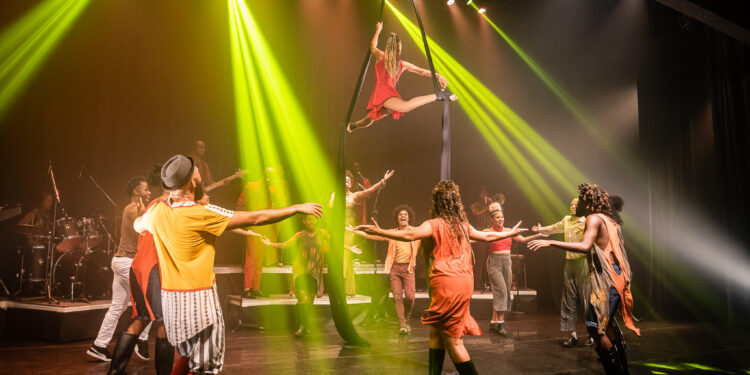 Circo e movimento são destaques em espetáculo do Festival de Curitiba