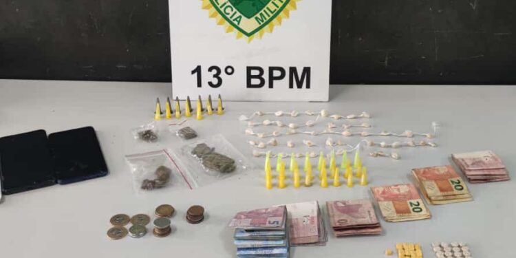 Foragido com carro furtado e drogas enfrenta policiais e atiça pitbull para atacar equipe da PM