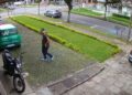 Câmera registra criminosos levando moto em Curitiba, veja o vídeo
