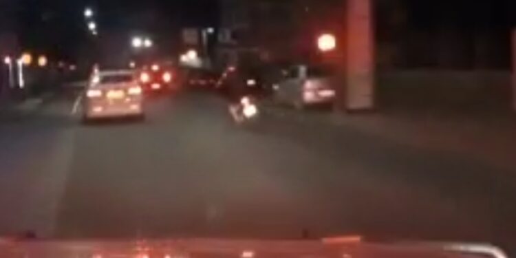 Indivíduo em fuga da ROTAM colide em viatura do BOPE e acaba detido na RMC, veja o vídeo