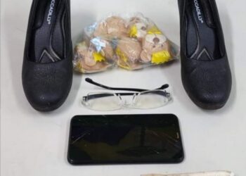Criminosos roubam celular e sapatos de mulher em ponto de ônibus e são presos pela PM