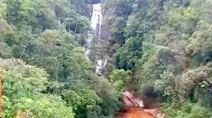 Mulher morre após sofrer queda no Salto dos Macacos