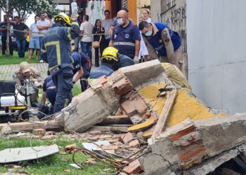 Trabalhador morre após ser soterrado durante demolição de casa em Curitiba