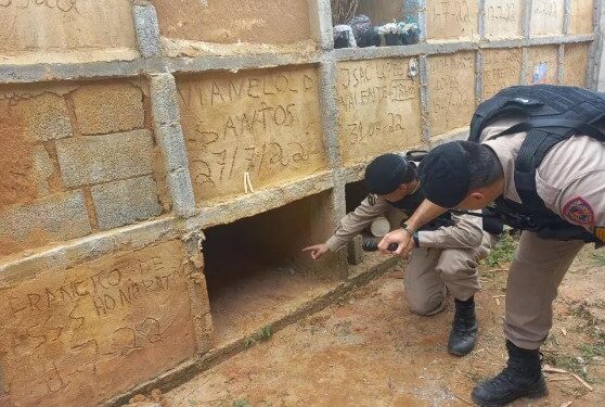 Mulher é resgatada viva de dentro de túmulo fechado com tijolos e cimento