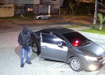 Polícia procura criminosos que se passaram por policiais e executaram homem em Curitiba, veja o vídeo