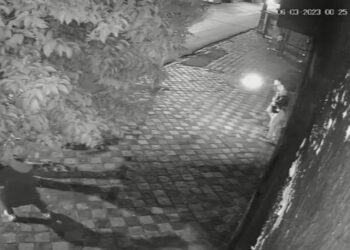 Quarteto de marginais tenta assaltar policial de RONE de folga e criminoso tornozelado morre em confronto, veja o vídeo