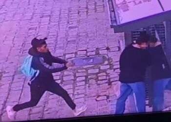 Criminoso tenta arrancar corrente de senhora em Curitiba, veja o vídeo