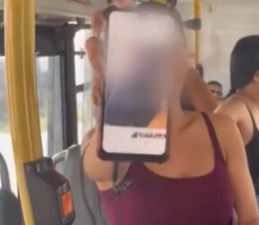 Mulher enfrenta homem após importunação sexual em ônibus