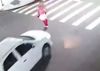 Super Mario é atropelado por carro; veja o vídeo