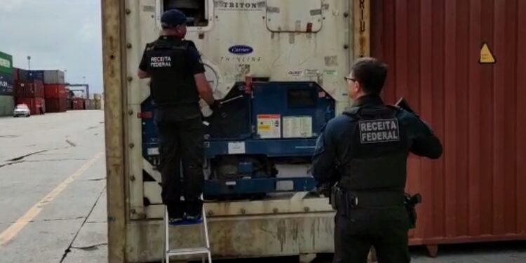 Forças de segurança apreendem 30,5 kg de cocaína no Porto de Paranaguá