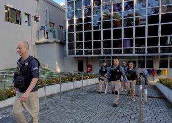 Gaeco cumpre oito mandados de busca e apreensão em gabinete da Câmara Municipal de Curitiba em investigação de possível crime de “rachadinha”