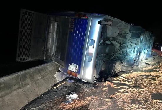 Ônibus que saiu da RMC com destino a Aparecida tomba e 3 pessoas morrem