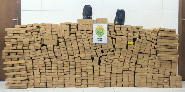 Marginal é preso com meia tonelada de maconha após tentar jogar viatura da ROTAM pra fora da pista, em Curitiba